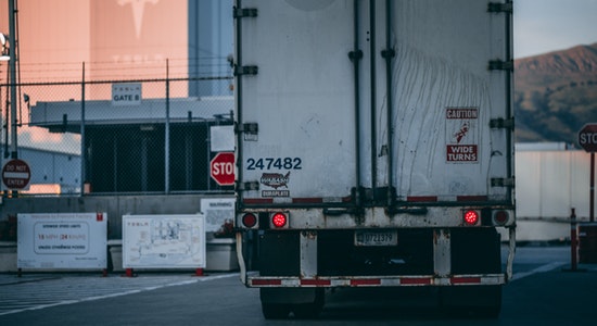 white-freight-truck-close-up-photography-2449454 (1)